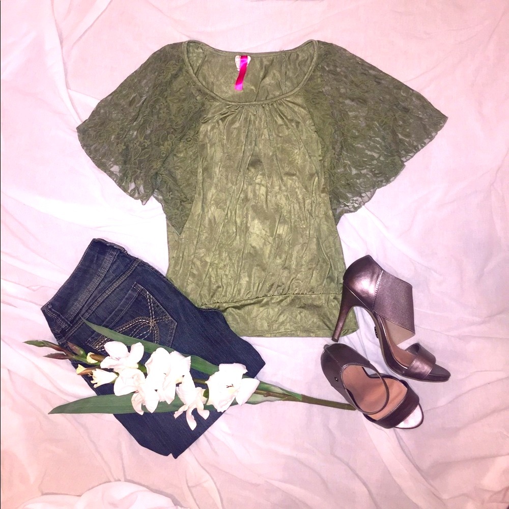 🌿{5 for $25}  ✨ Olive green Lace Batwing Shirt ✨